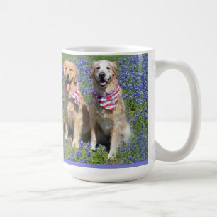 De Café Caneca azul da capota dos Retrievers dourados