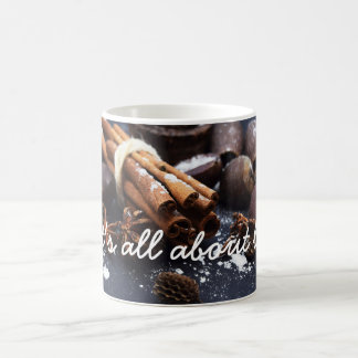 De Café Caneca branca com canela e castanhas e texto