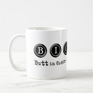 De Café Caneca Butt in Chair mãos no teclado