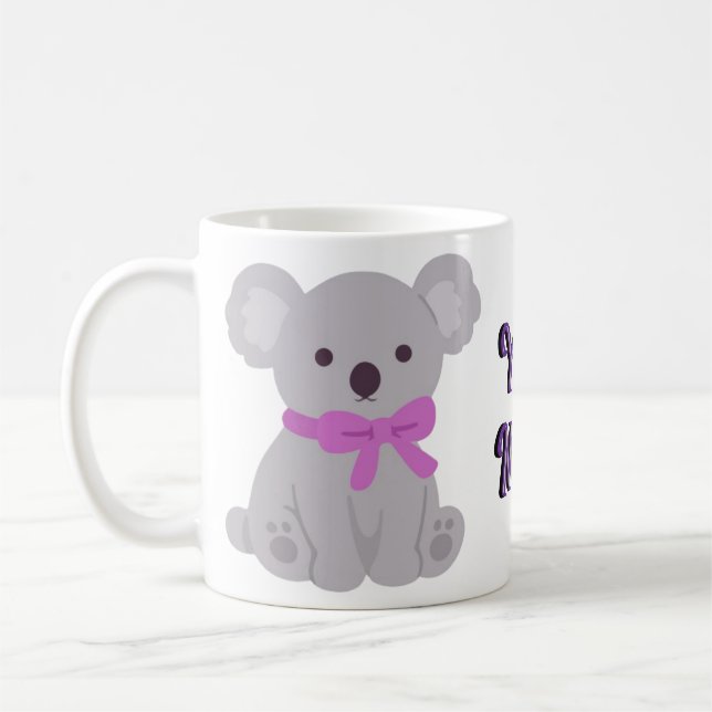 De Café Caneca Cinza Sentada Kawaii Fofa com Laço Roxo (Esquerda)