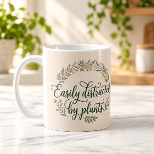 De Café Caneca com Letra Floral Facilmente Distraído por P