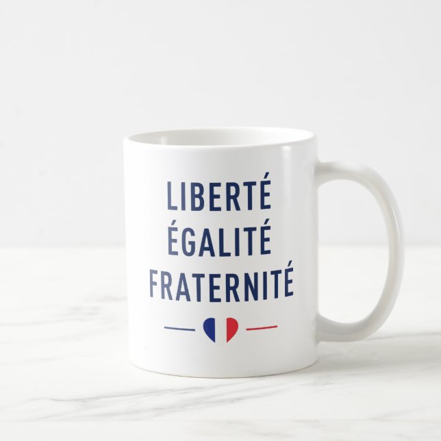 De Café Caneca Com o Lema Francês Liberté Égalité Fraterni (Direita)