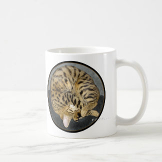 De Café Caneca confortável do gato do savana