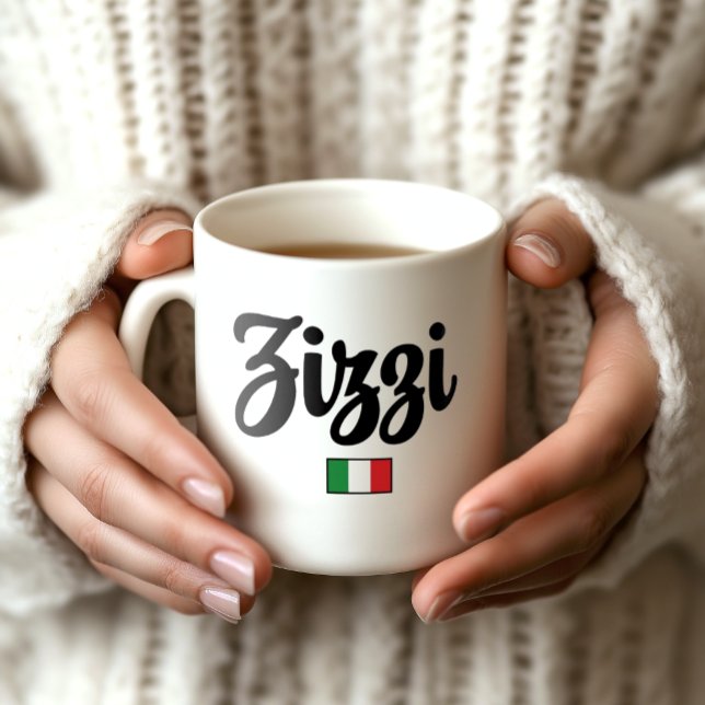 De Café Caneca da Bandeira Italiana Zizzi (Woman's Hands holding Zizzi Italian Flag Mug. Affectionate nickname for Aunt or Uncle.)