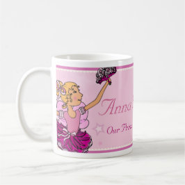 De Café Caneca da menina do cabelo cor-de-rosa e louro da