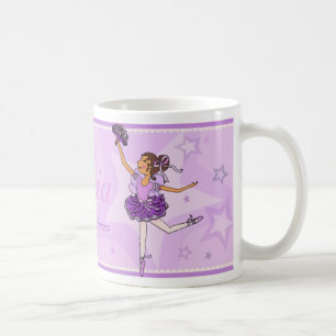 De Café Caneca da menina do cabelo roxo e escuro da