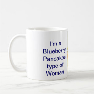 De Café Caneca da mulher das panquecas do mirtilo