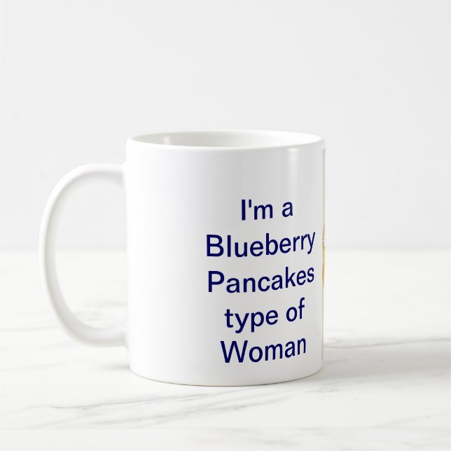 De Café Caneca da mulher das panquecas do mirtilo (Esquerda)