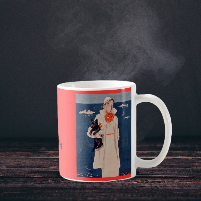 De Café Caneca Dama Elegante Ama Meu Cachorro Scotty (vintage lady standing by ocean boats holding black Scottish terrier wearing white suit on coffee mug)