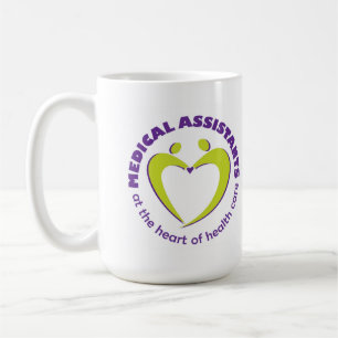 De Café Caneca do assistente médico