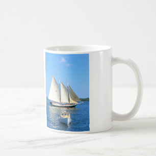 De Café caneca do barco da escuna e da lagosta