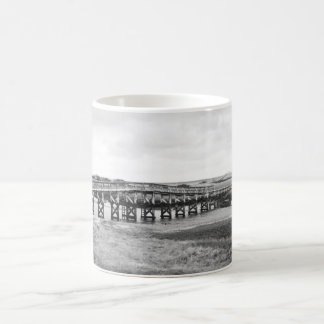 De Café Caneca do passeio à beira mar do sanduíche