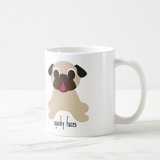 De Café Caneca encaracolado do Pug da jovem corça das (Direita)