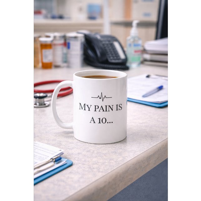 De Café Caneca Engraçada para Enfermeira “Dor é 10” Nome P (Criador carregado)