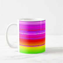 Caneca listrada multicolorida brilhante arco-íris