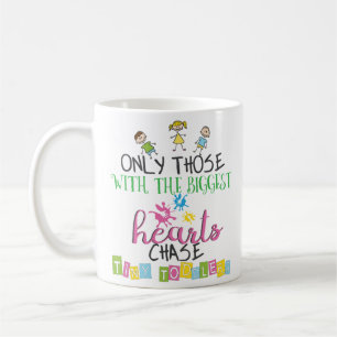 De Café Caneca minúscula das crianças da perseguição d