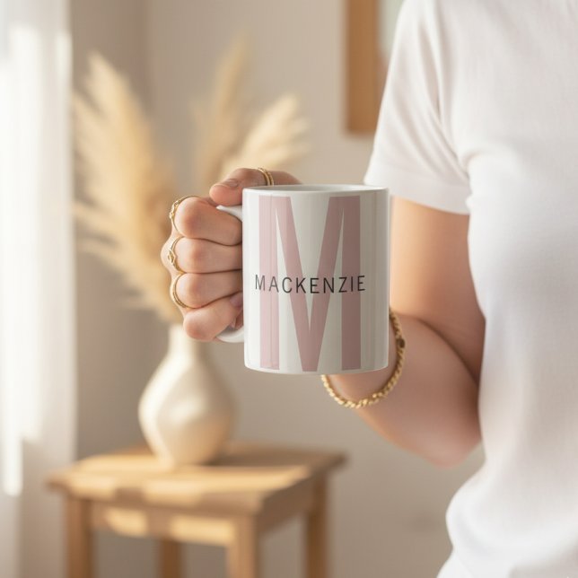De Café Caneca Personalizada com Monograma Rosa para Mãe o (Custom Monogram Coffee Mug – Personalized Gift for Mom, Grandma, Teacher or Girls)