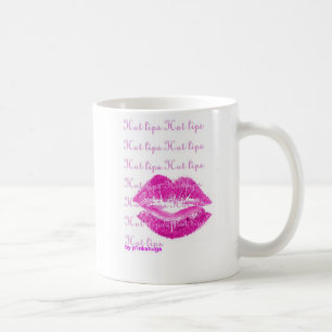 De Café Caneca quente dos lábios