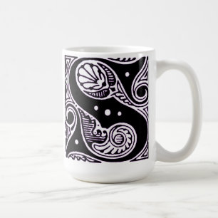 De Café Caneca roxa da letra principal "S" -