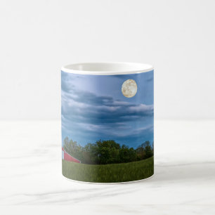 De Café Caneca Super Flower Moon Sobre um Celeiro