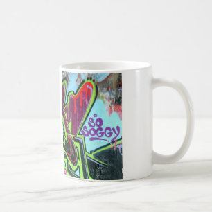 De Café caneca tão empapado dos grafites