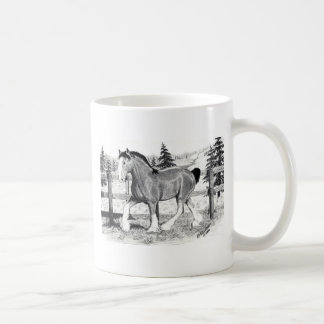 De Café Clyesdale na caneca do campo