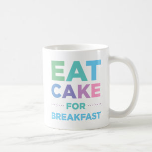 De Café Coma o bolo para a caneca do pequeno almoço