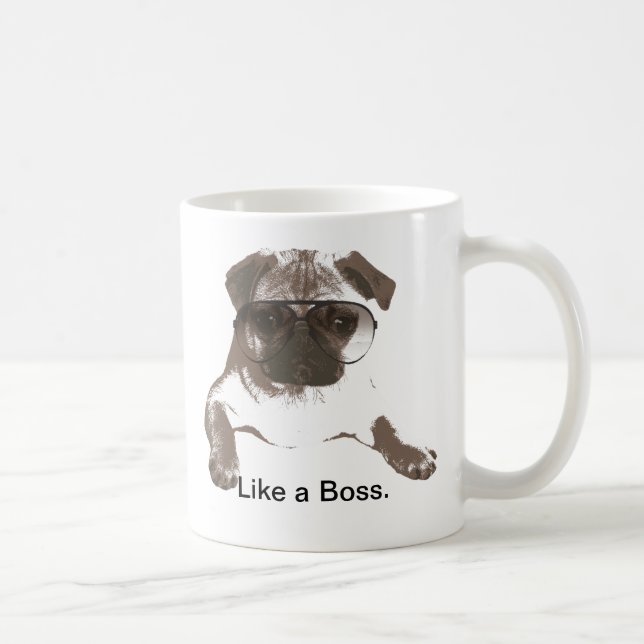 De Café Como um Pug do chefe na caneca dos vidros (Direita)