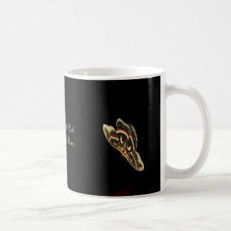 De Café Como uma traça a uma caneca do presente da chama