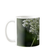 Copo branco da caneca do Wildflower do laço da