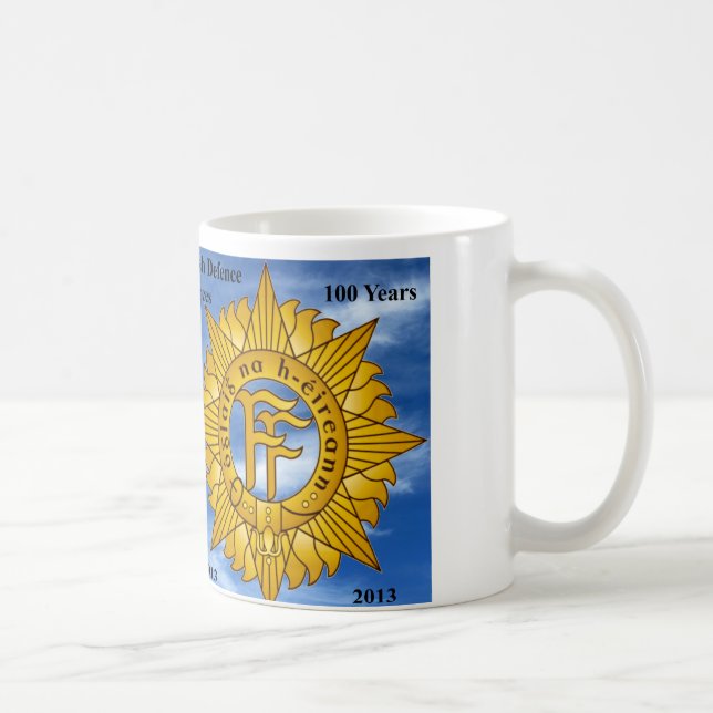 De Café Crachá do Exército Irlandês para caneca clássica (Direita)