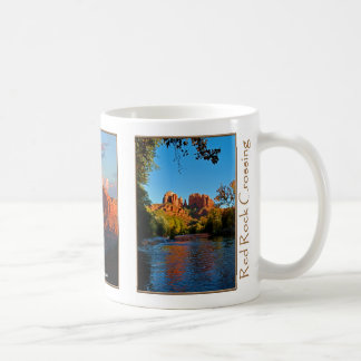 De Café Cruzamento vermelho da rocha na caneca do presente