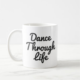 De Café Dança Através Da Caneca Presente considerando