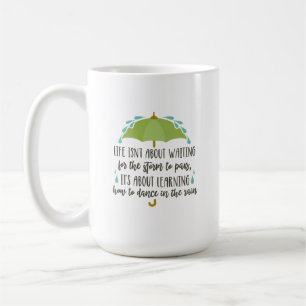 De Café Dança Na Caneca Da Chuva