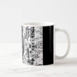De Café Desenho branco e preto do galo na caneca