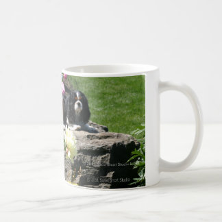 De Café Dois Cavaliers na caneca do jardim