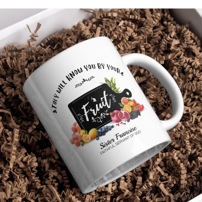 De Café Eles Te Conhecerão Pelo Teu Fruto Caneca (Personalized Christian mug. A great gift to show how much you care. )