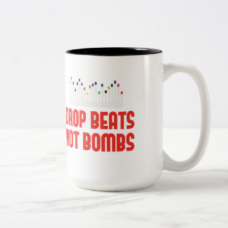 De Café Em Dois Tons a gota bate não as bombas DJ e a caneca do