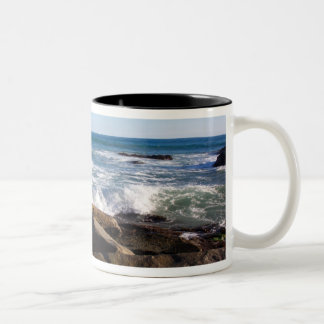 De Café Em Dois Tons A rocha vermelha acena a caneca