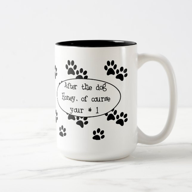 De Café Em Dois Tons Após a caneca do mel do cão (Direita)