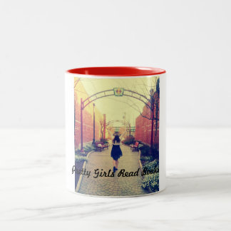 De Café Em Dois Tons As meninas bonito leram livros! Caneca