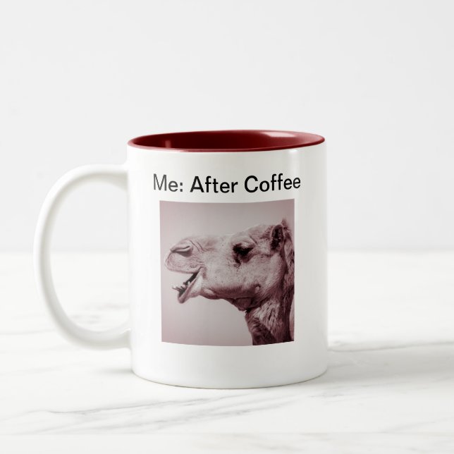 De Café Em Dois Tons Camelo feliz antes e depois da caneca (Esquerda)