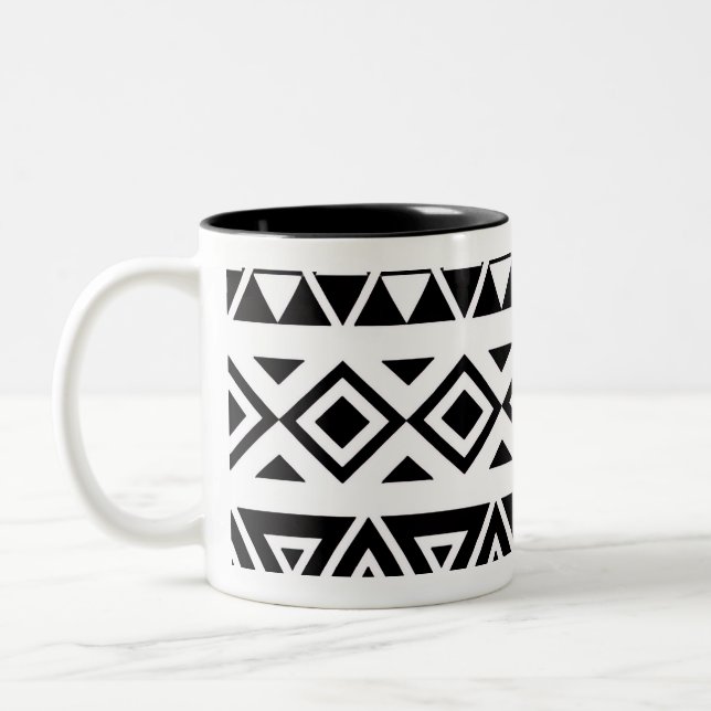 De Café Em Dois Tons Caneca Clássica com Padrão Tribal Geométrico Preto (Esquerda)