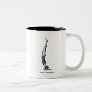 De Café Em Dois Tons Caneca da ioga - pose do pavão