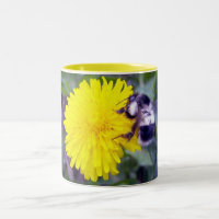 Caneca distorcido da abelha