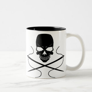 De Café Em Dois Tons Caneca do crânio e do Agulha-Café