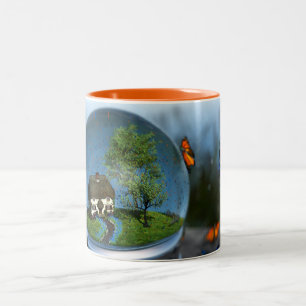 De Café Em Dois Tons Caneca do globo da borboleta
