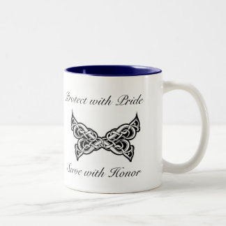 De Café Em Dois Tons Caneca do tatuagem da polícia