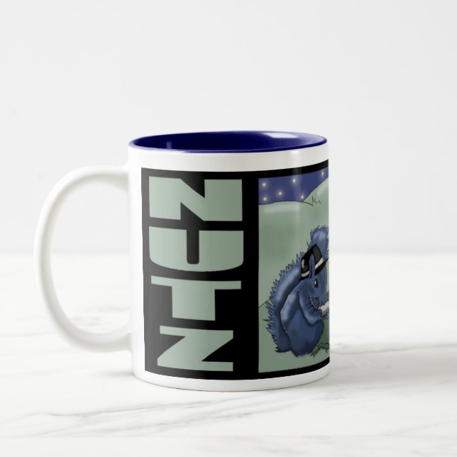 De Café Em Dois Tons Caneca "Nutz McGee" - por Kev Moore (Esquerda)
