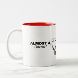 De Café Em Dois Tons Caneca 'Quase um médico'